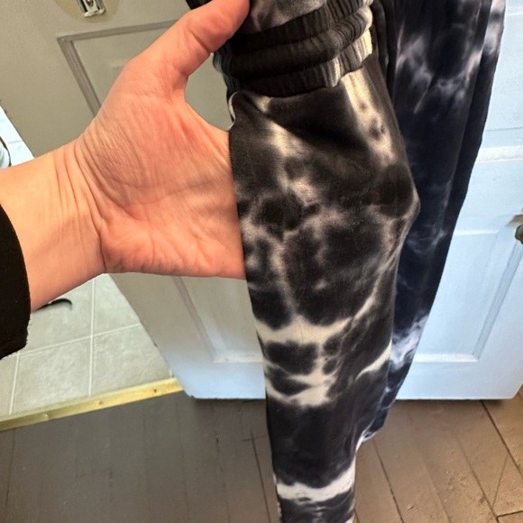 Tie-Dye Sleeveless Jumpsuit - Picture 7 of 8